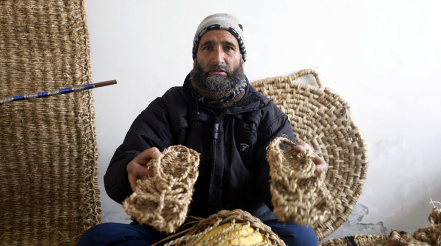 Photo Essay: Straw Footwear (Pulhoor), Kashmir