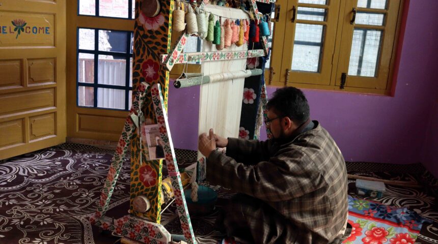 Photo Essay: Kashmir carpet  (Kal Baffi)
