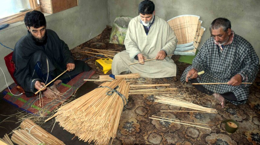 Photo Essay: Kashmiri Tomlah Shupp (Rice Cleaner)