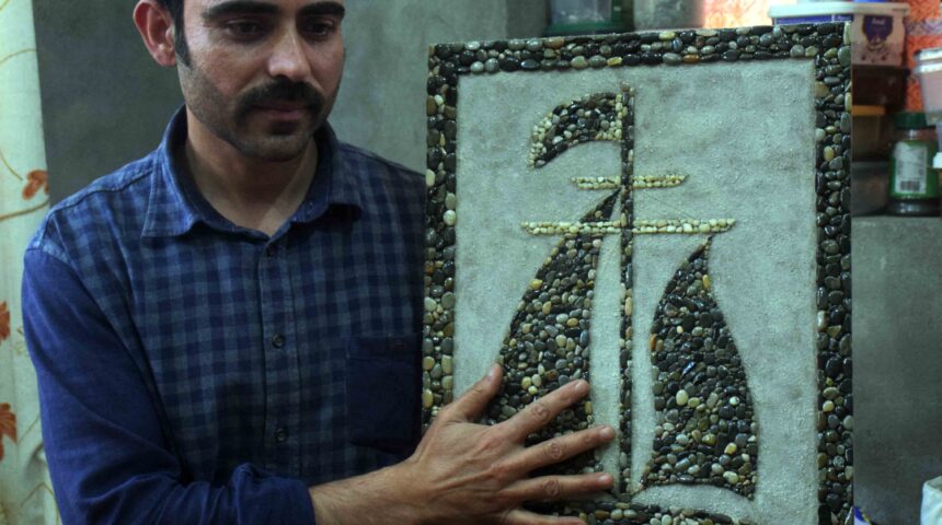 Photo Essay: Pebble artist, Kashmir