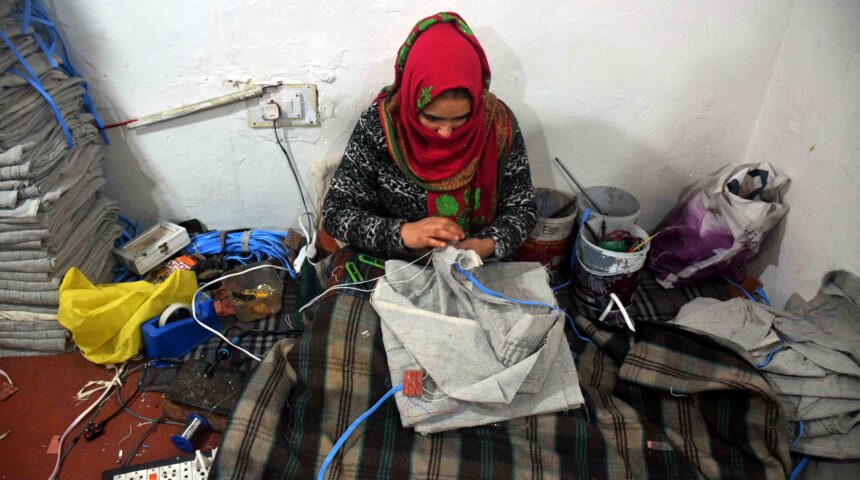 Photo Essay: Electric Blanket production in Kashmir